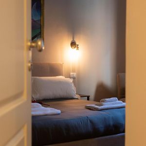 Camera grande con letto king size